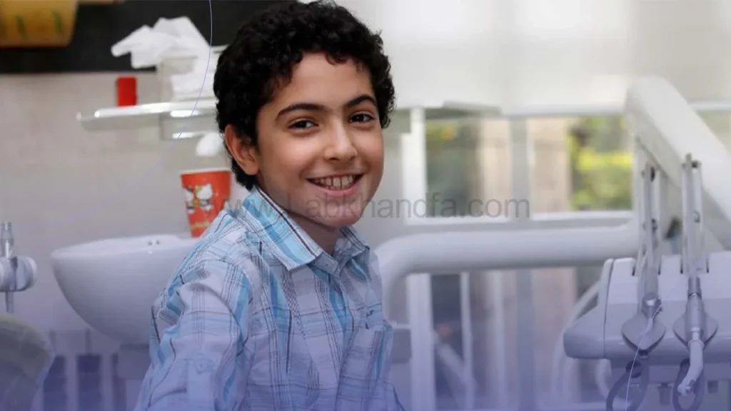 عکس کودکی در کلینیک دندانپزشکی مانراد