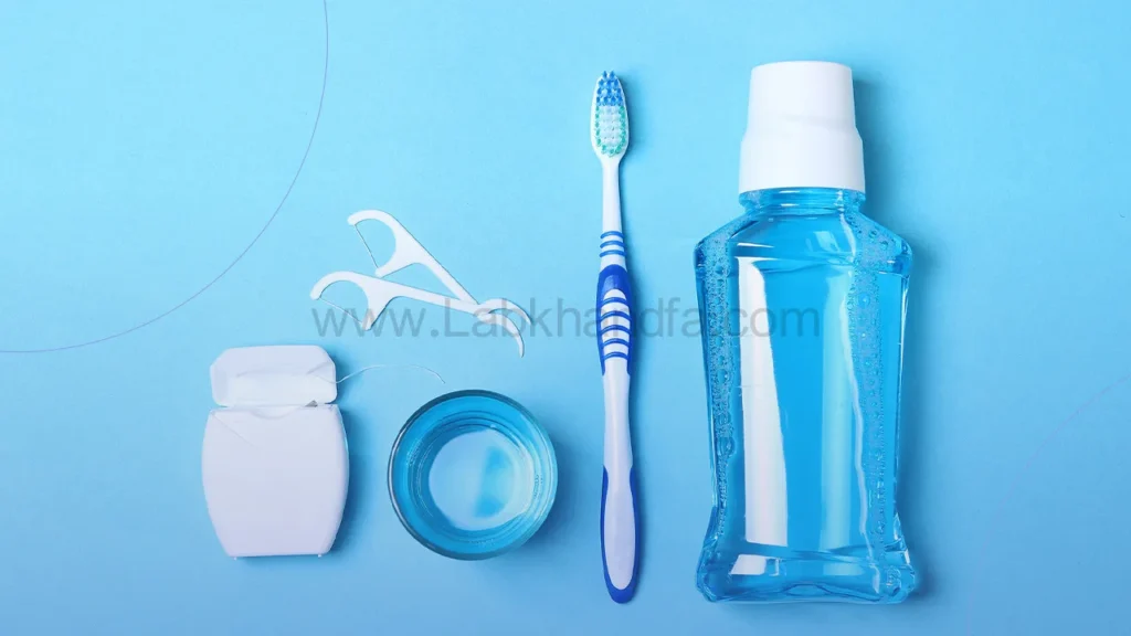 تصویر وسایل بهداشت دهان و دندان مانند مسواک و دهانشویه